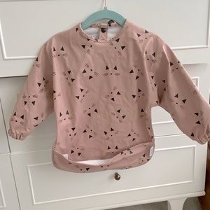 Liewood Long Sleeve Smock Bib - Rose Cat print - one size